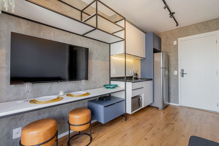 With balcony, close to the subway