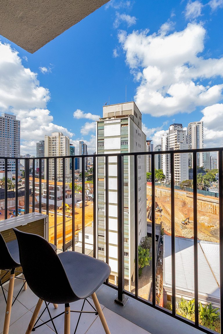 Com varanda, proximo ao metrô
