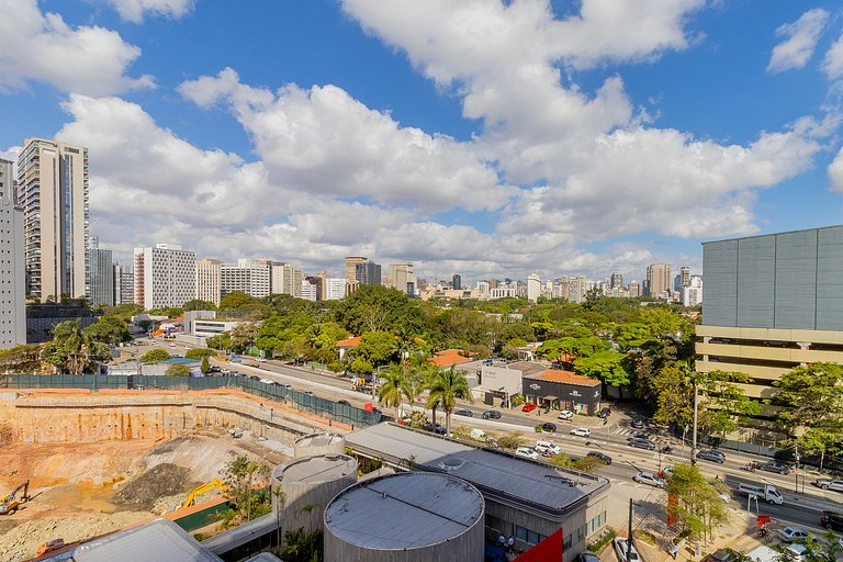 Com varanda, proximo ao metrô