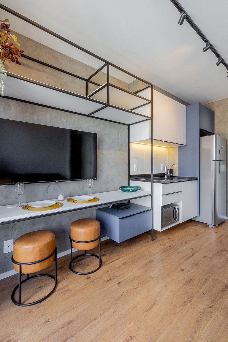 With balcony, close to the subway