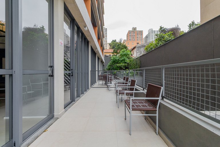 Full amenities steps from PUC-SP