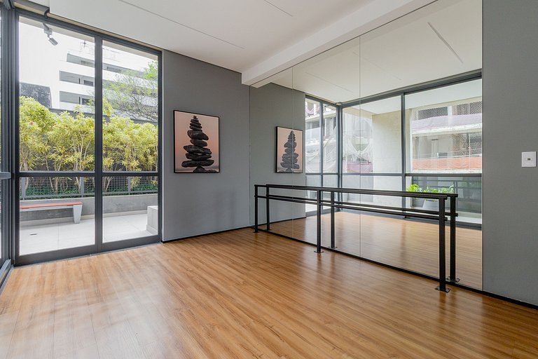 Full amenities steps from PUC-SP