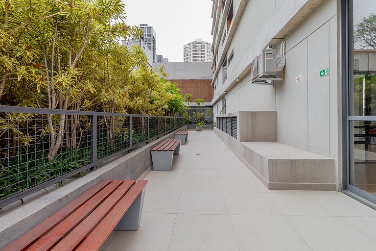 Full amenities steps from PUC-SP