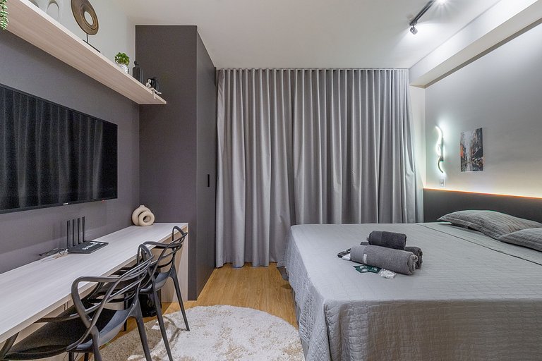Modern and with swimming pool, close to subway station
