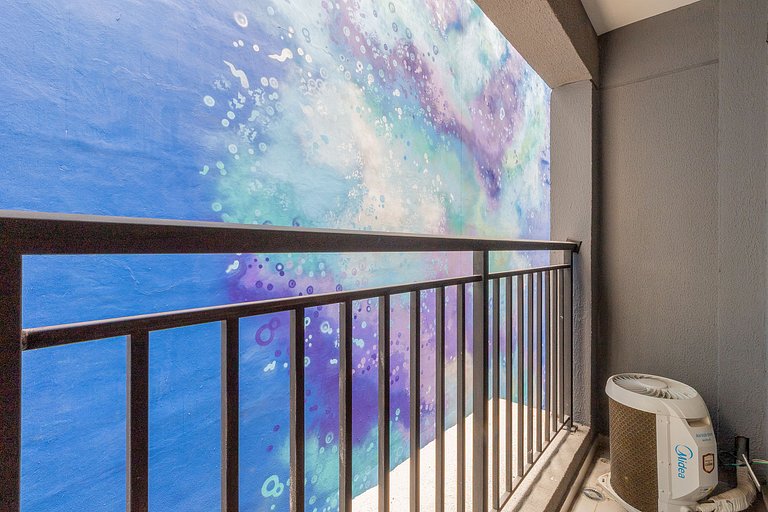 Modern and with swimming pool, close to subway station