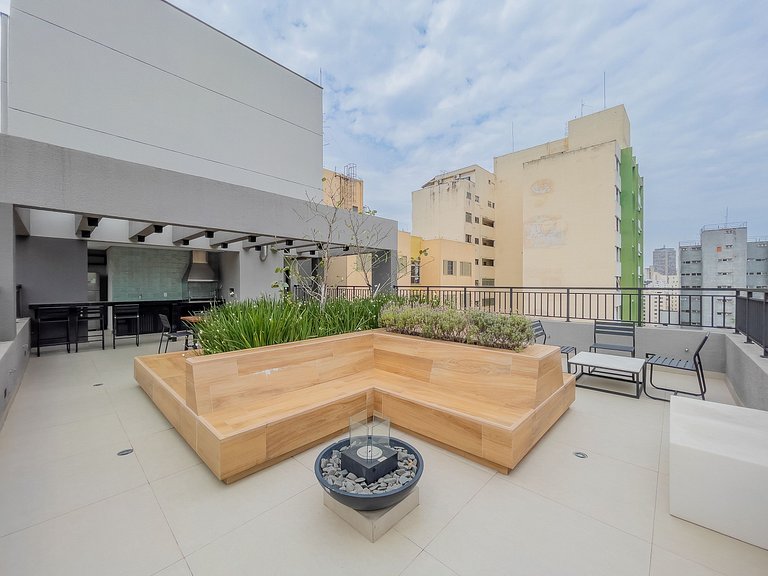 Modern and with swimming pool, close to subway station