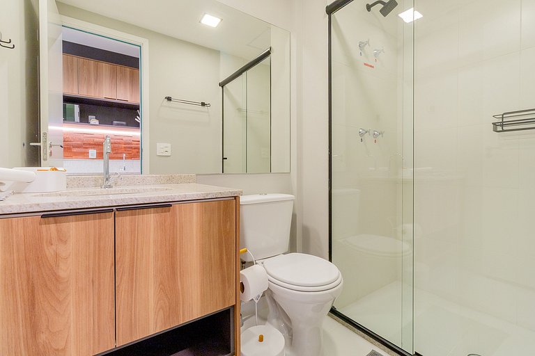 Ubicado cerca de la estación de metro y de una terraza en la