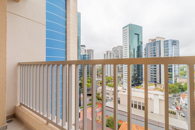 Ubicado cerca de la estación de metro y de una terraza en la