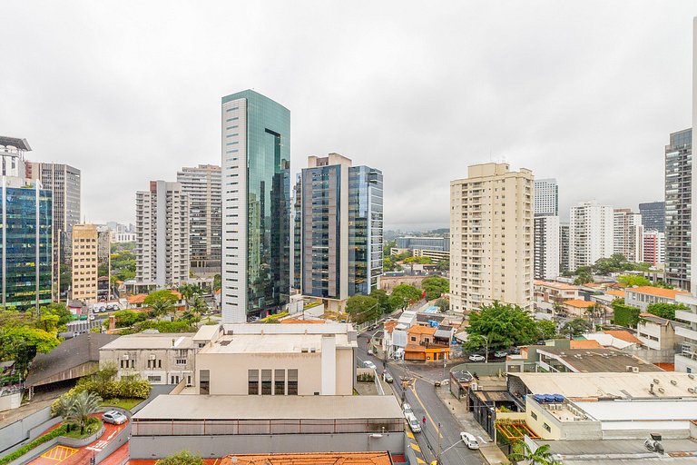 Ubicado cerca de la estación de metro y de una terraza en la