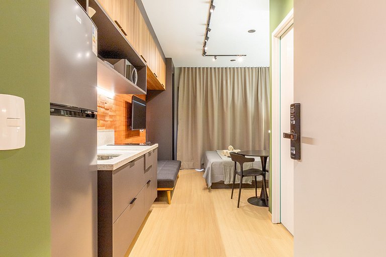 Ubicado cerca de la estación de metro y de una terraza en la