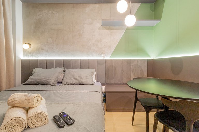 Cerca del metro y del rooftop