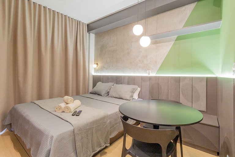 Cerca del metro y del rooftop