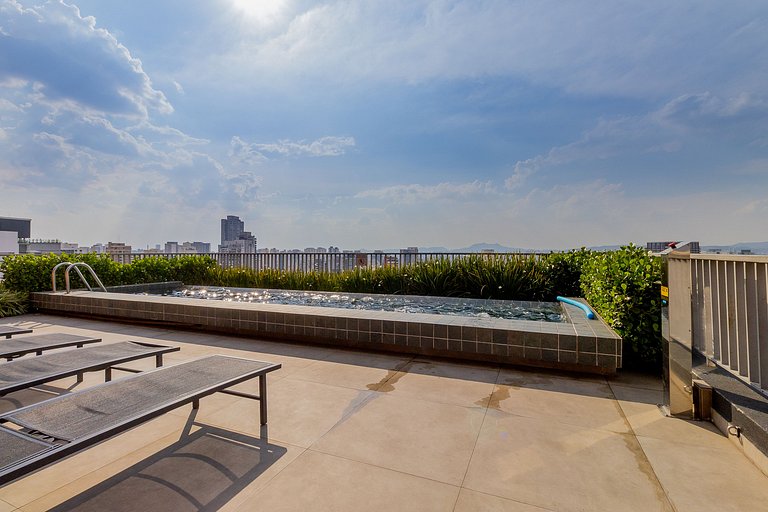 Rooftop com piscina e vista incrível para o Allianz Parque