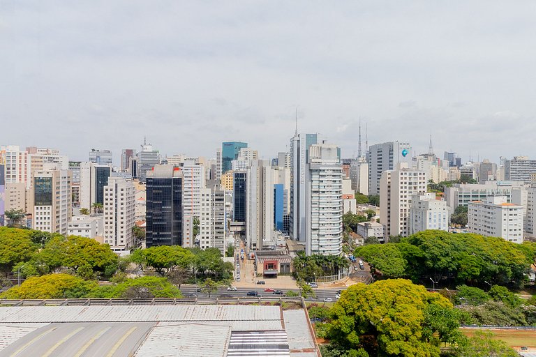 Ao lado Hosp Oswaldo Cruz, com piscina e garagem