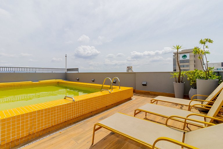 Al lado de Hosp Oswaldo Cruz, con piscina y garaje.