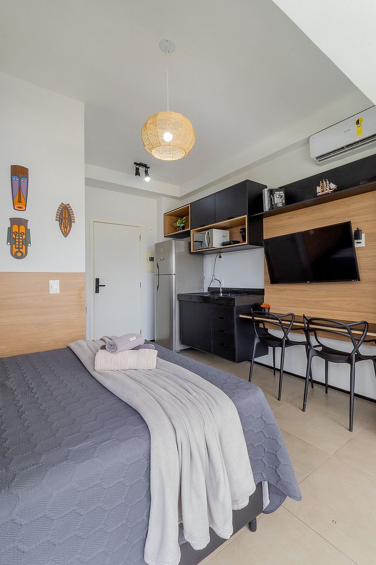 Ao lado Hosp Oswaldo Cruz, com piscina e garagem