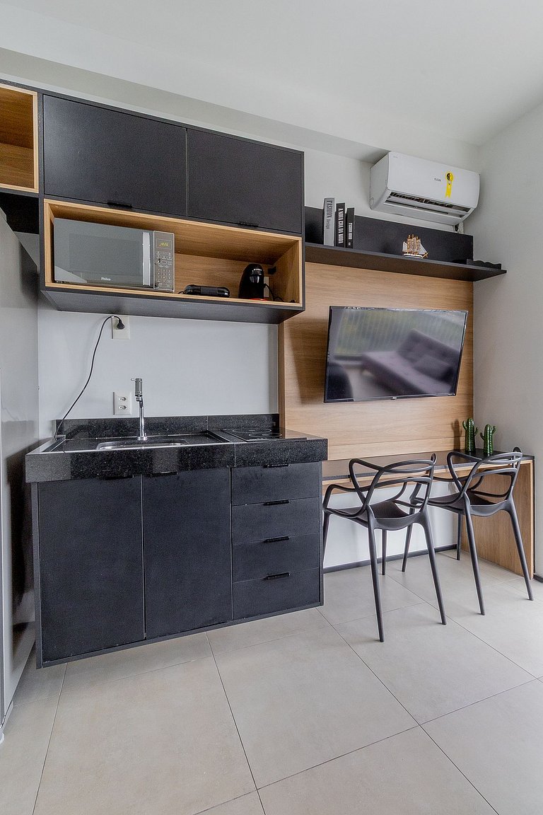 Al lado de Hosp Oswaldo Cruz, con piscina y garaje.