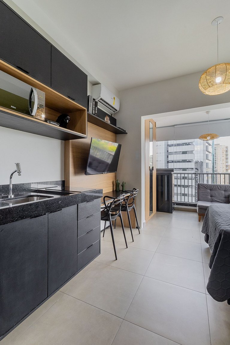 Próximo ao Hospital Oswaldo Cruz, com piscina e vaga de gara