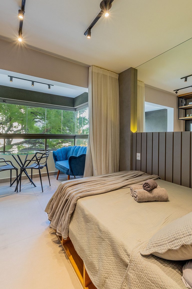 Apartamento com , varanda e acesso a piscina