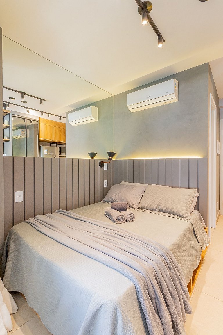 Apartamento com , varanda e acesso a piscina