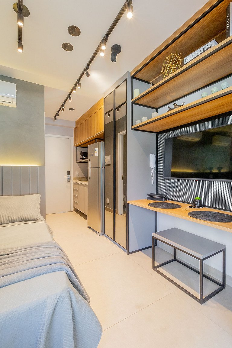 Apartamento com , varanda e acesso a piscina