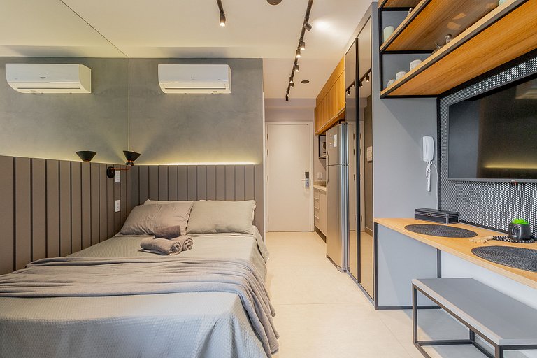 Apartamento com , varanda e acesso a piscina
