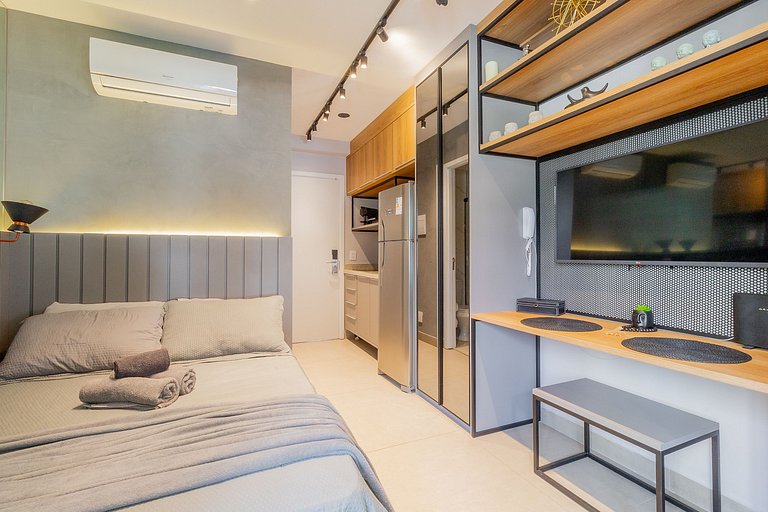 Apartamento com , varanda e acesso a piscina