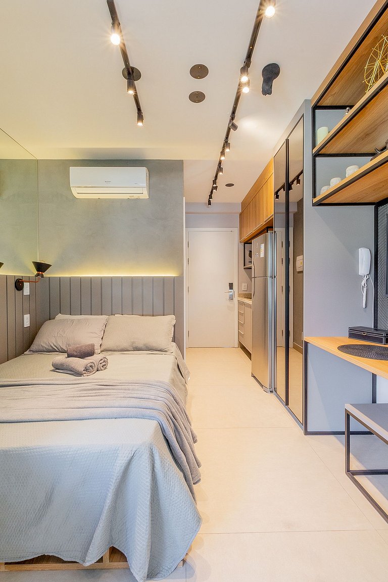 Apartamento com , varanda e acesso a piscina