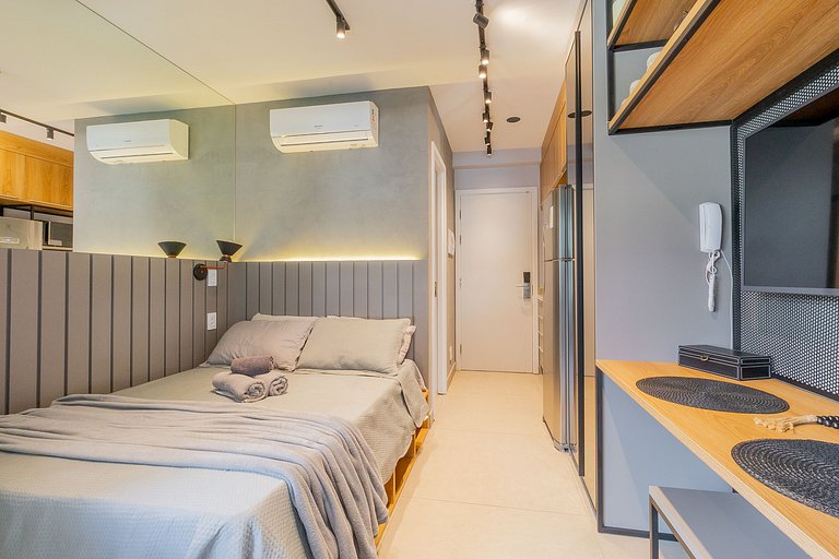 Apartamento com , varanda e acesso a piscina