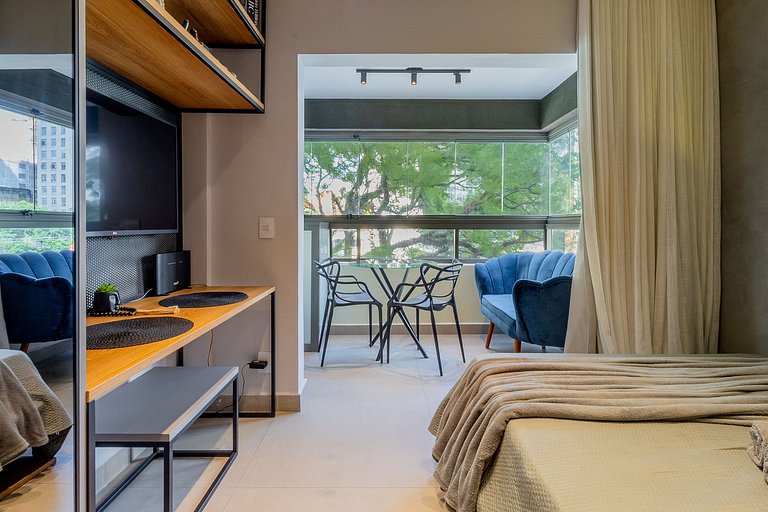 Apartamento com , varanda e acesso a piscina