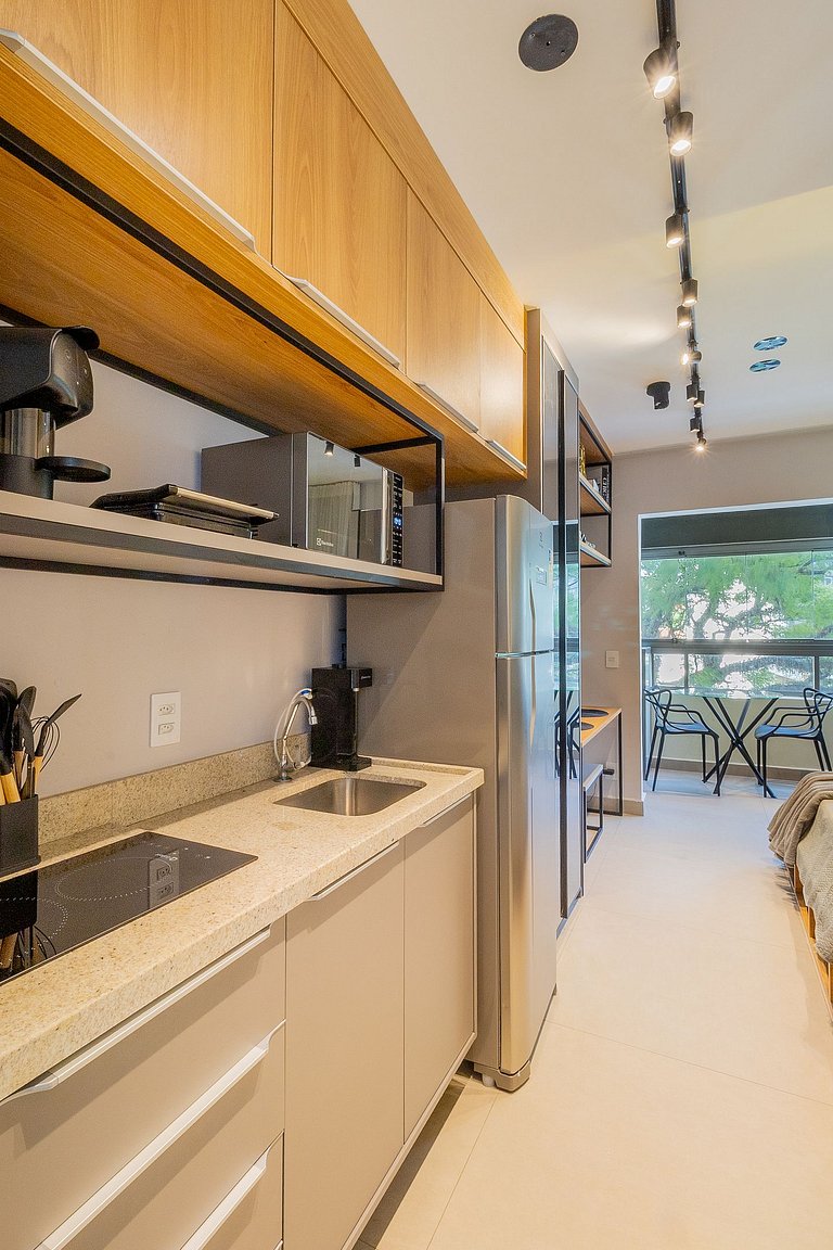Apartamento com , varanda e acesso a piscina