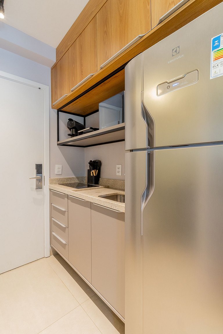 Apartamento com , varanda e acesso a piscina