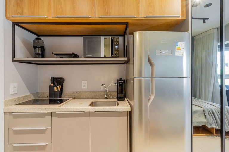 Apartamento com , varanda e acesso a piscina