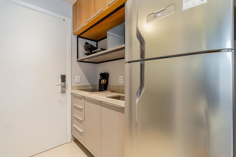Apartamento com , varanda e acesso a piscina