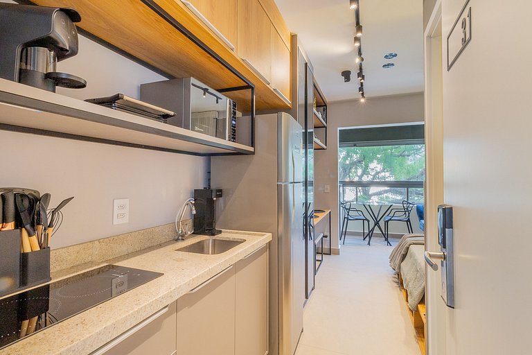 Apartamento com , varanda e acesso a piscina