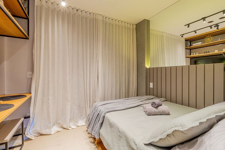 Apartamento com , varanda e acesso a piscina