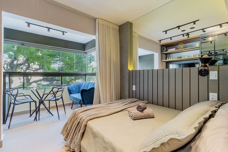 Apartamento com , varanda e acesso a piscina