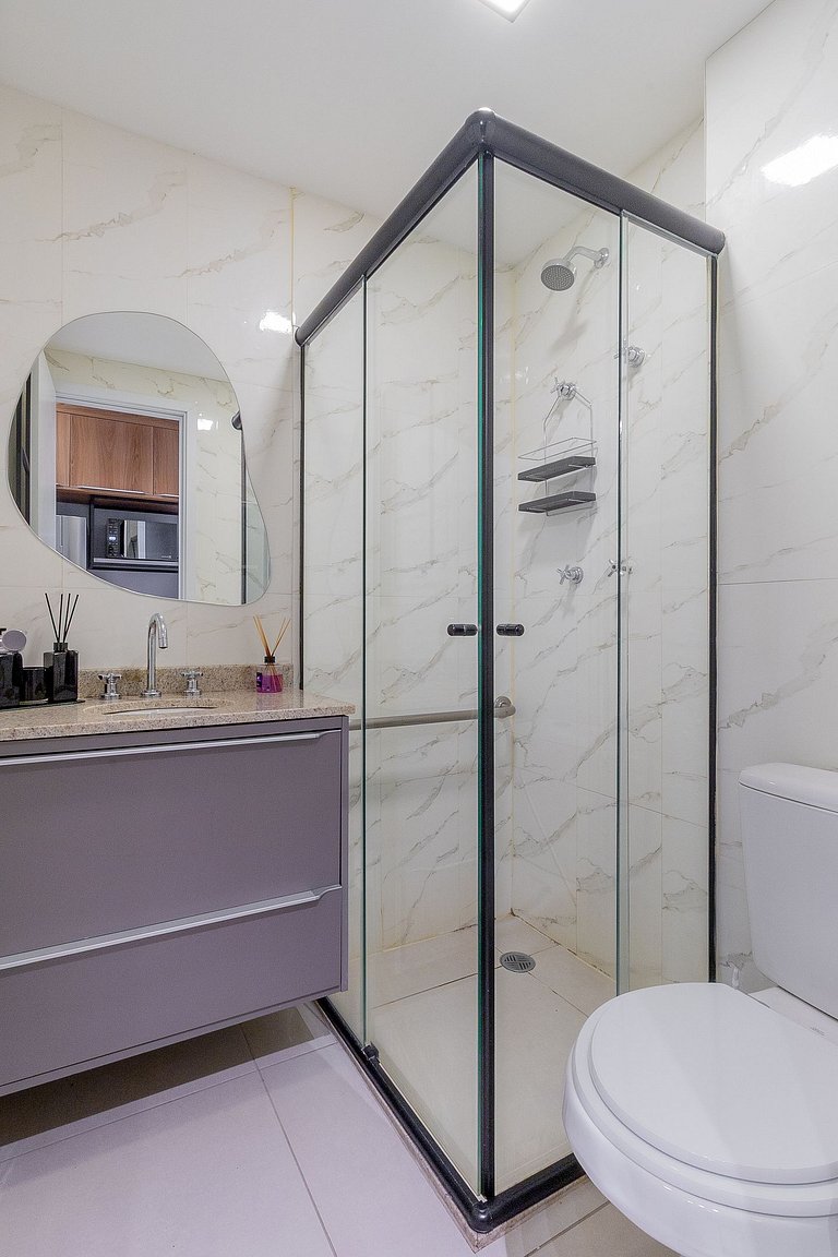 Apartamento com , varanda e acesso a piscina