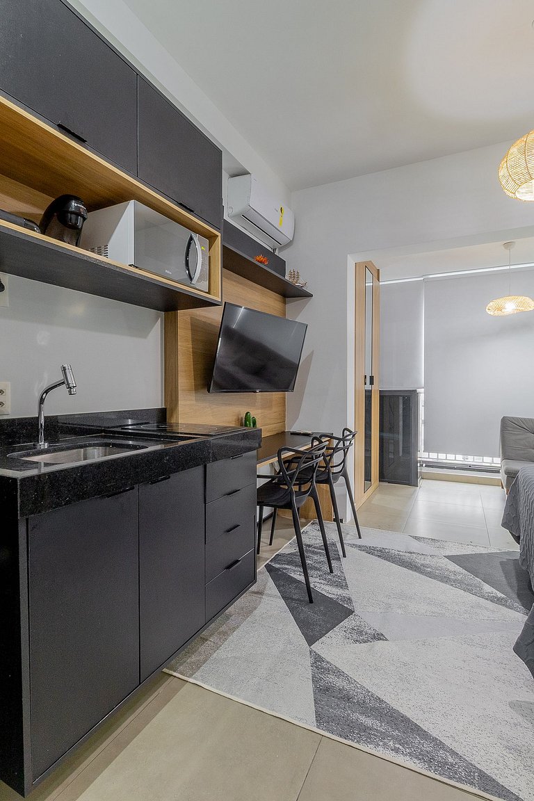 Ubicado junto al Hospital Oswaldo Cruz, con piscina y estaci