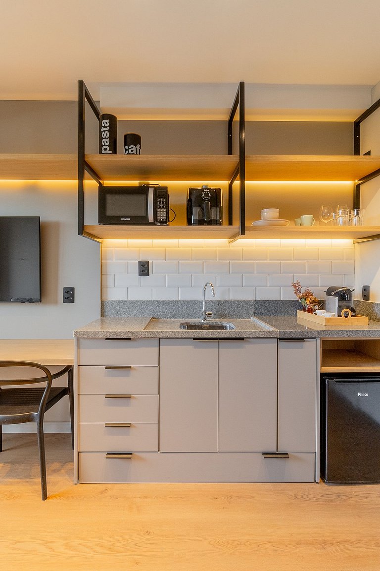 Loft charmoso com varanda espaçosa em Moema