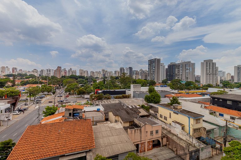 Loft charmoso com varanda espaçosa em Moema