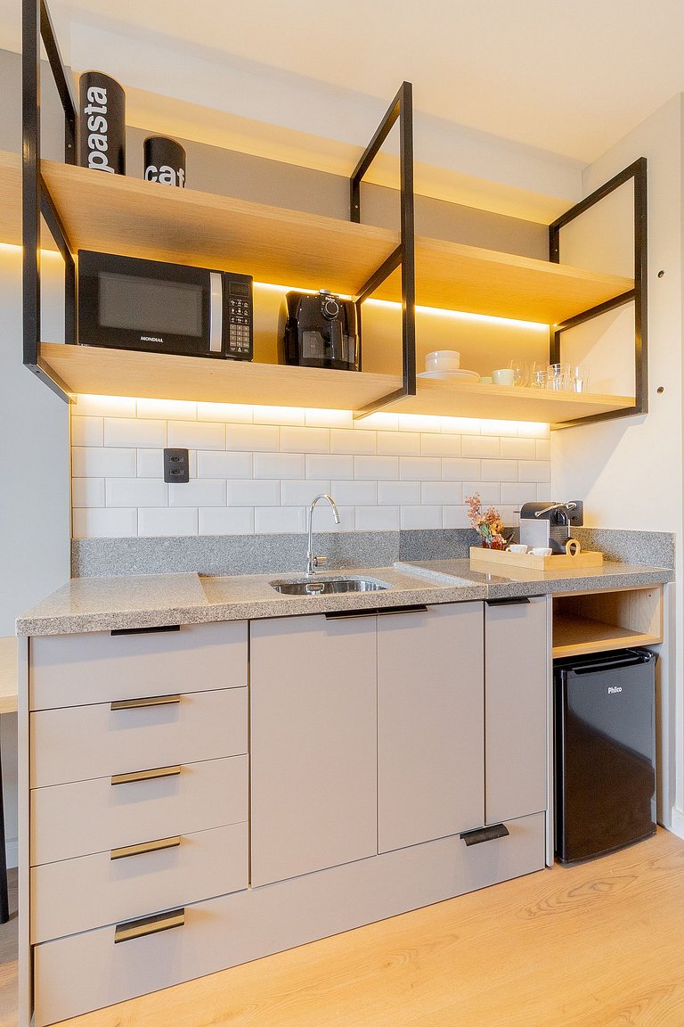 Loft charmoso com varanda espaçosa em Moema
