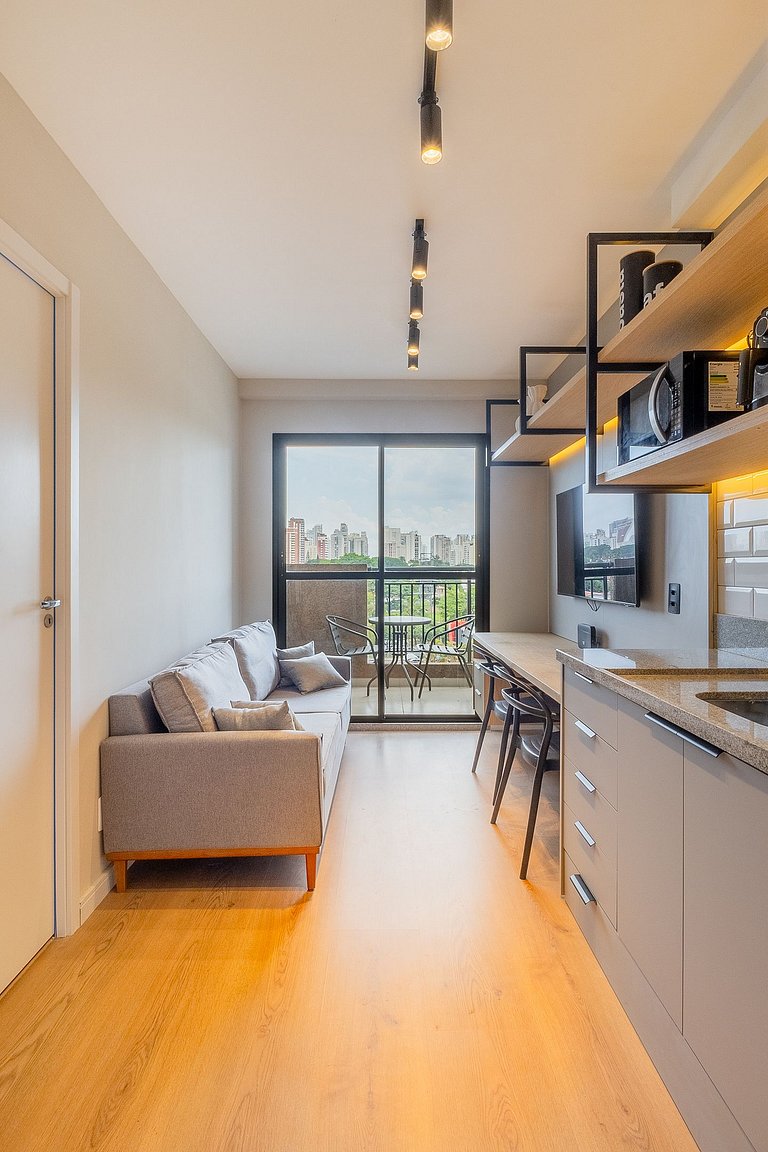 Loft charmoso com varanda espaçosa em Moema