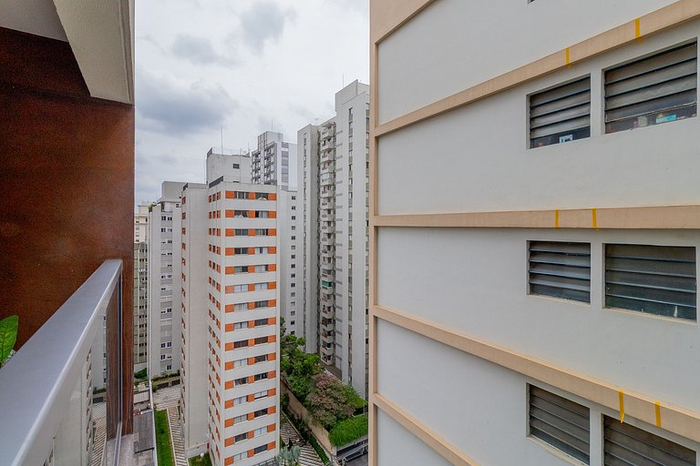 13ª andar no Jardins com vaga , varanda e piscina