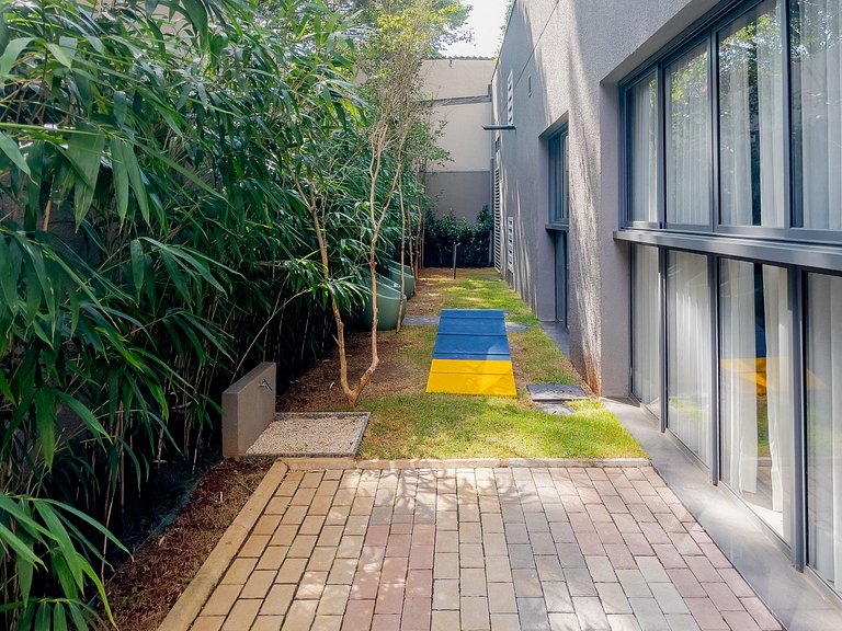 Near Liberdade Metro Station | Prime location