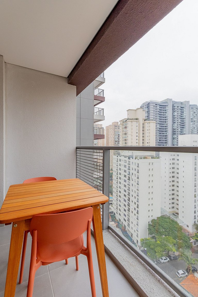 Ap no 16ª andar, Próximo à Berrini, com piscina