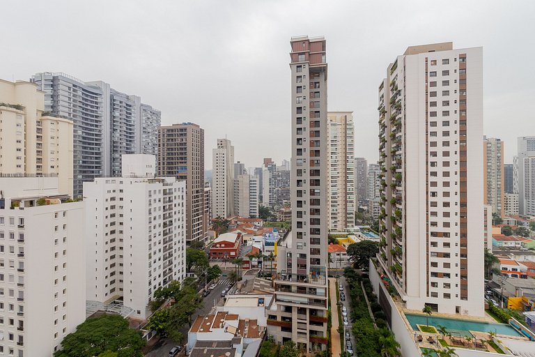Ap no 16ª andar, Próximo à Berrini, com piscina