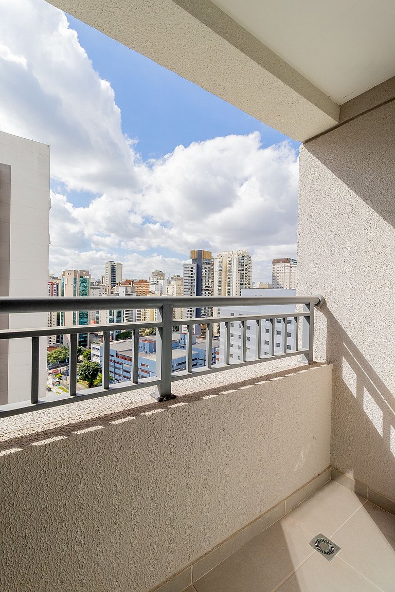 18º Andar com Varanda, Vista e Piscina