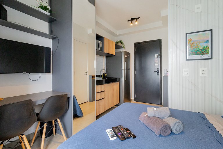 Hermoso estudio con espacio de trabajo en Oscar Freire