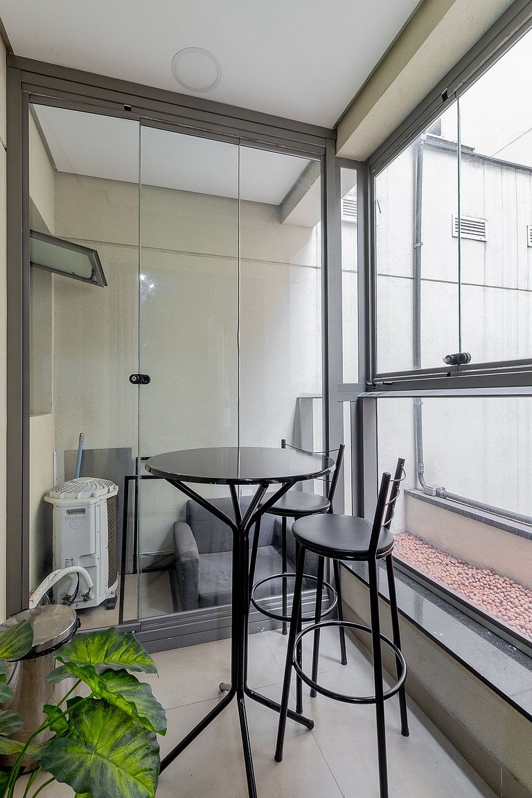 Reformado, com Piscina e Sauna na Bela Cintra